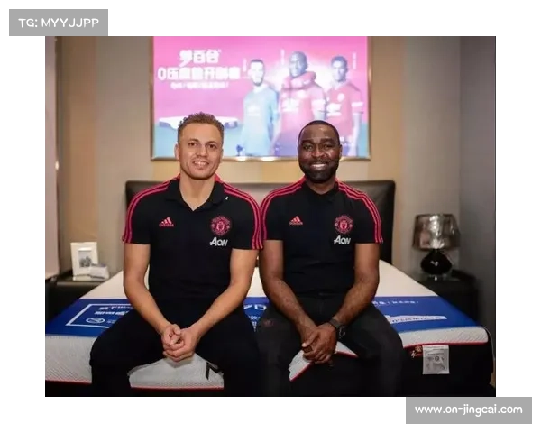 曼联球员场外穿搭引领潮流 粉丝纷纷模仿时尚风格 曼联球员场外穿搭引领潮流 粉丝纷纷模仿时尚风格